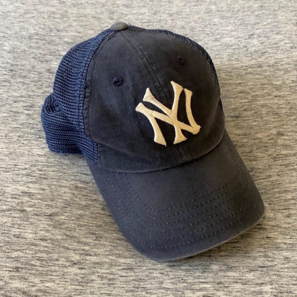 New York Yankees blue mesh baseball cap